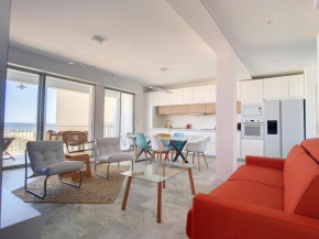 Appartement F4 avec Terrasse, 3 Chambres, Parking - Sur la Plage - FR-1-715-57